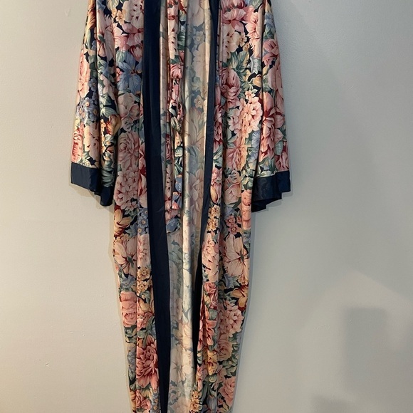Val Mode Other - Floral Satin Kimono Robe with pockets Val Mode Made in USA size large